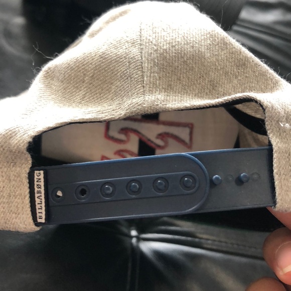 Billabong Grey SnapBack Flat Rim Logo Hat - Picture 4 of 4